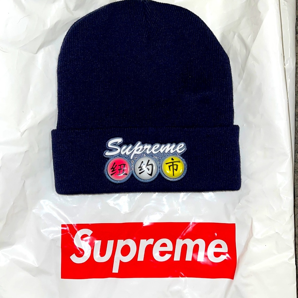 Supreme appliqué beanie